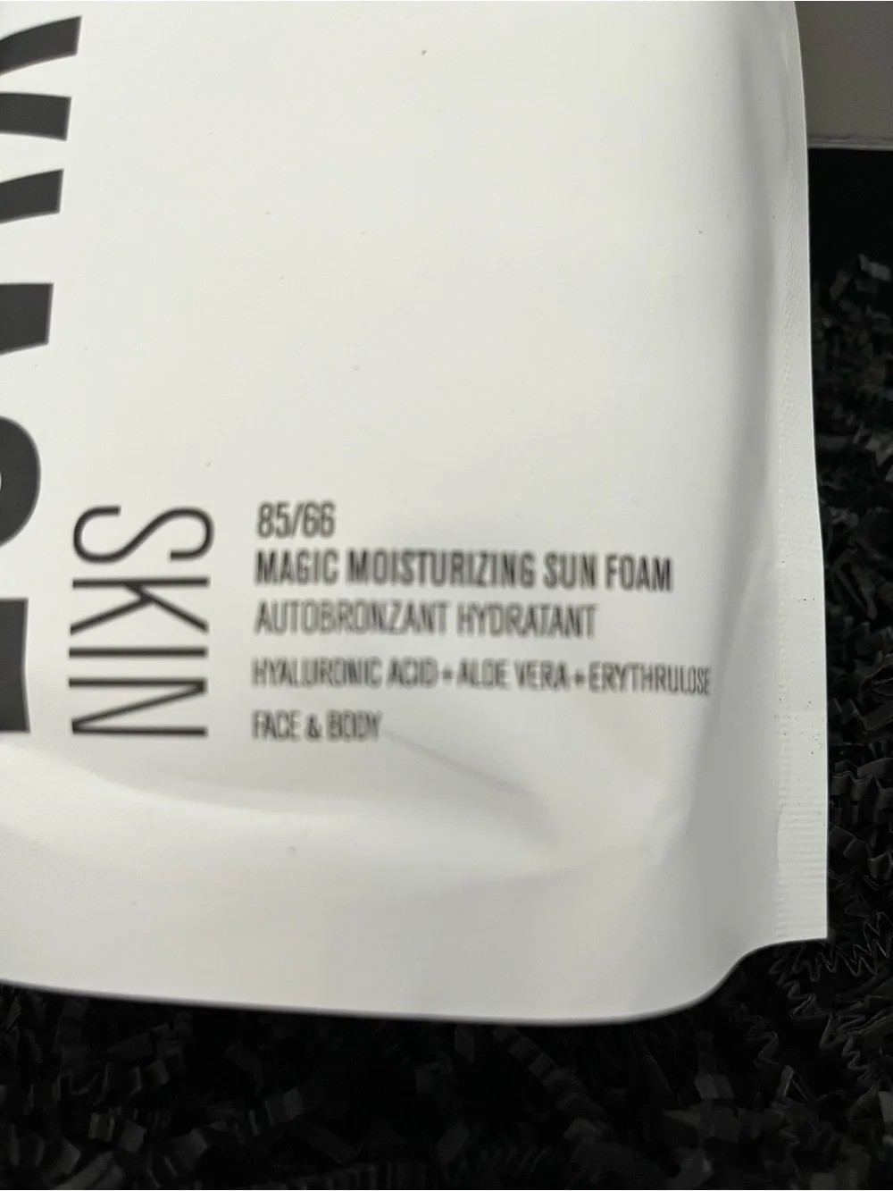 IL MAKIAGE Sunless Tan Foam + Flawless Base Blender Gift Set in Black Gift Box